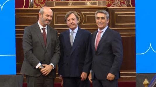CURRO VAZQUEZ RECIBE EL PREMIO NACIONAL DE TAUROMAQUIA EN EL SENADO