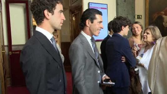 CURRO VAZQUEZ RECIBE EL PREMIO NACIONAL DE TAUROMAQUIA EN EL SENADO