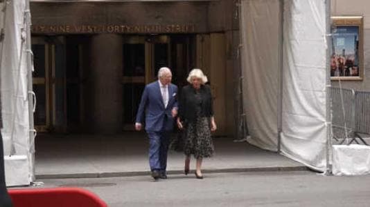 LOS REYES DE INGLATERRA, EN SU TERCER DÍA, VISITAN LA CASA DE SUBASTAS CHRISTIE, DE ORIGEN BRITÁNICO