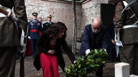 ISABEL DÍAZ AYUSO RINDE HOMENAJE A LOS HÉROES DEL 2 DE MAYO
