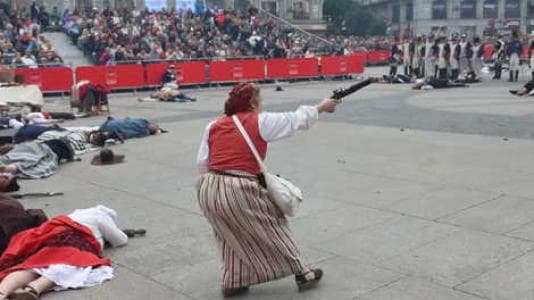 RECREACIÓN DEL LEVANTAMIENTO DE 1808 EN LA PLAZA DEL SOL